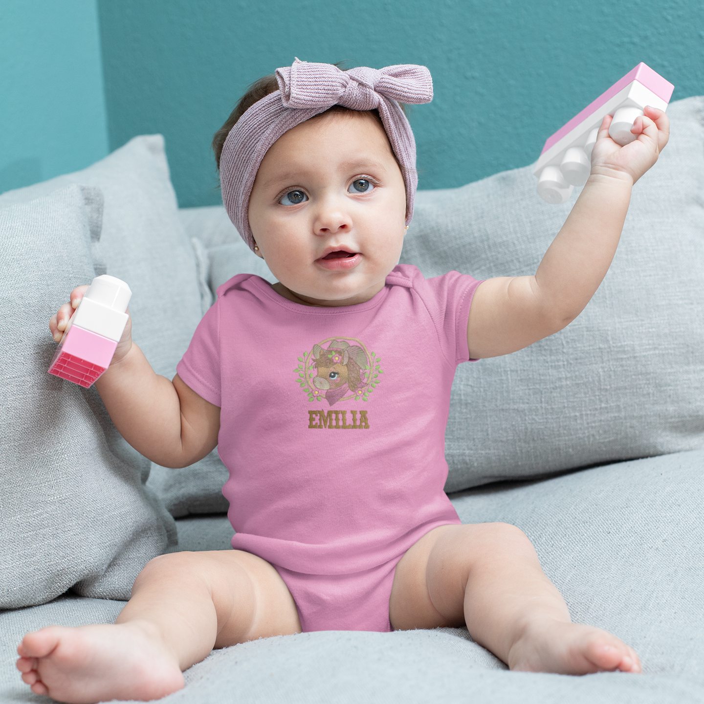 Baby Body mit besticktem Pferdemotiv und personalisiertem Namen