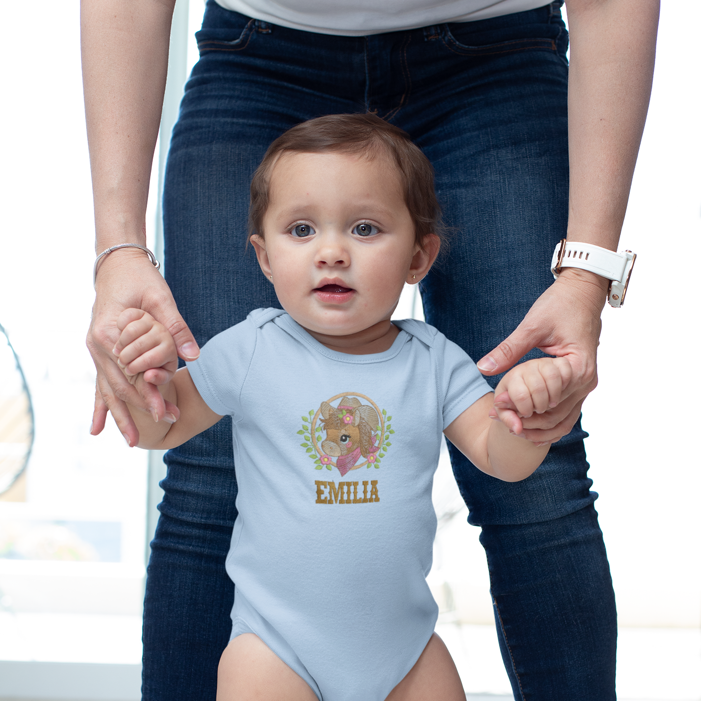 Baby Body mit besticktem Pferdemotiv und personalisiertem Namen