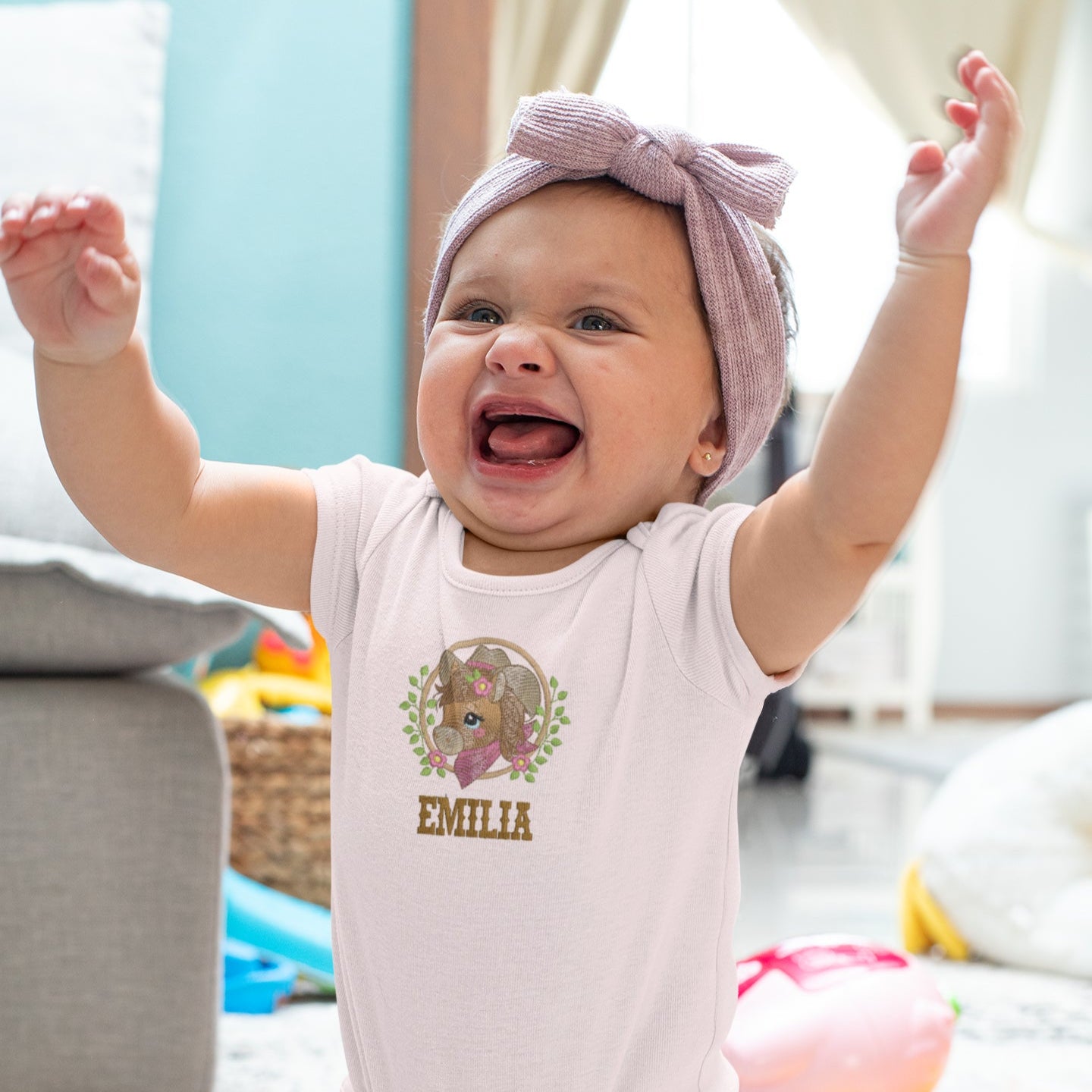 Baby Body mit besticktem Pferdemotiv und personalisiertem Namen
