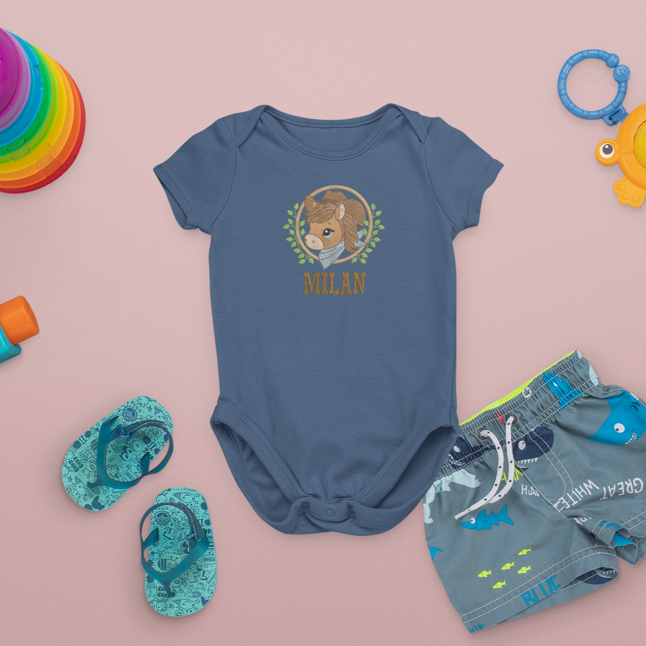 Baby Body mit besticktem Pferdemotiv und personalisiertem Namen