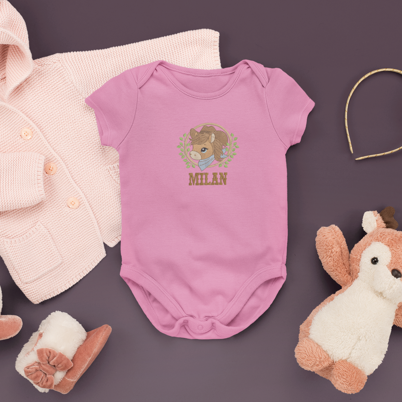 Baby Body mit besticktem Pferdemotiv und personalisiertem Namen