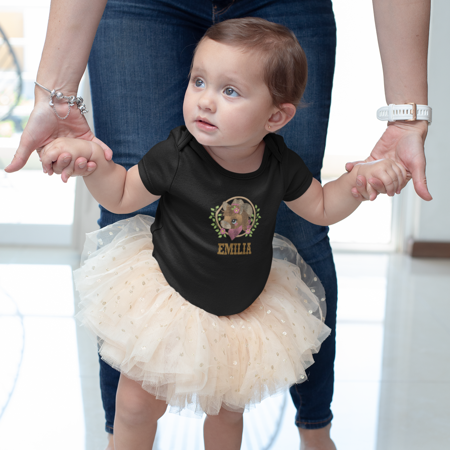 Baby Body mit besticktem Pferdemotiv und personalisiertem Namen
