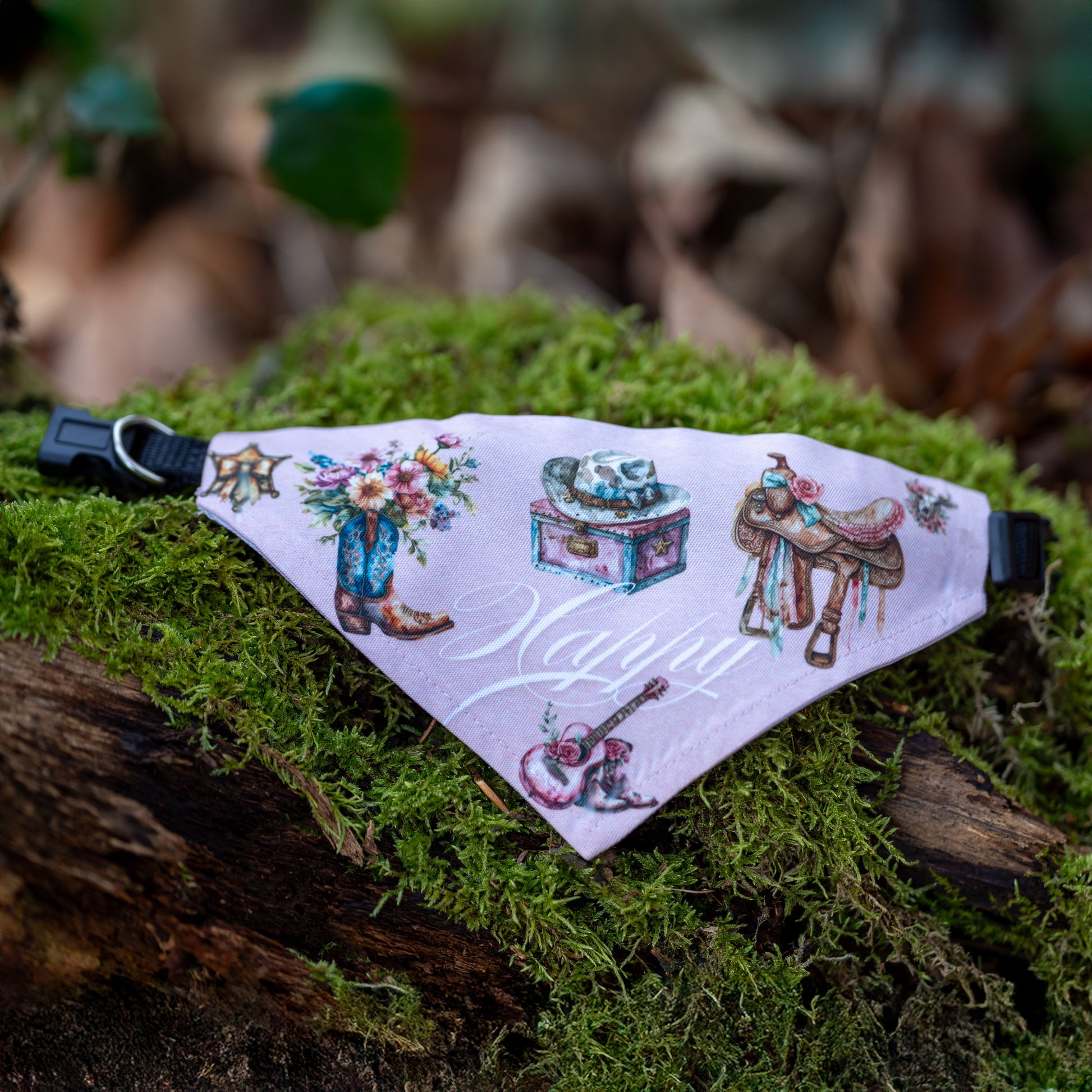 Beidseitig bedrucktes Hunde-Bandana im Western-Boho-Design