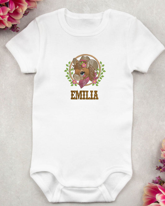 Baby Body mit besticktem Pferdemotiv und personalisiertem Namen
