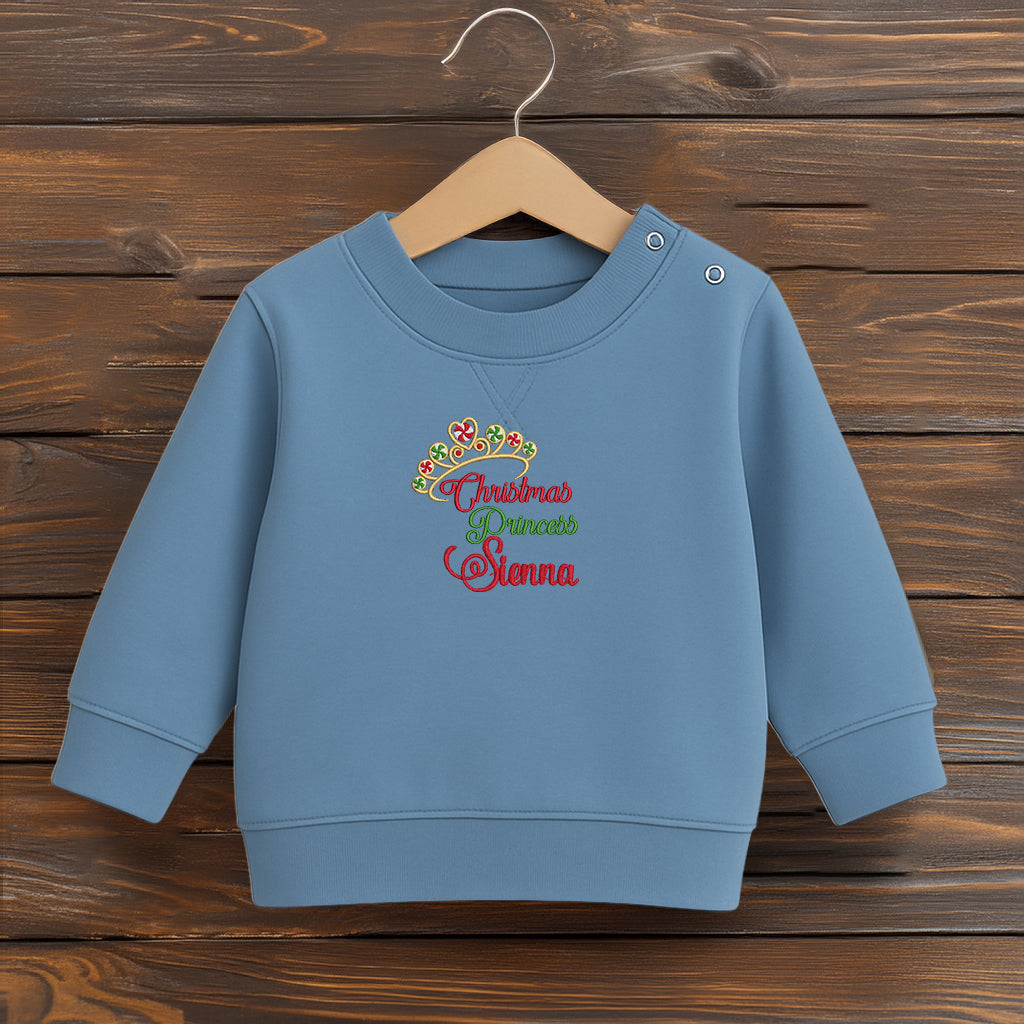 Blaues Kinder-Sweatshirt mit bunter Weihnachts-Stickerei ‚Christmas Princess und Krone, festliches Outfit für Mädchen, personalisiert