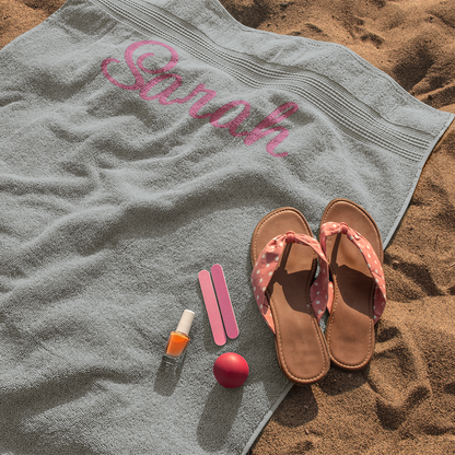 Stall-Queen-Krone mit Blumenstickerei auf dem Badetuch
