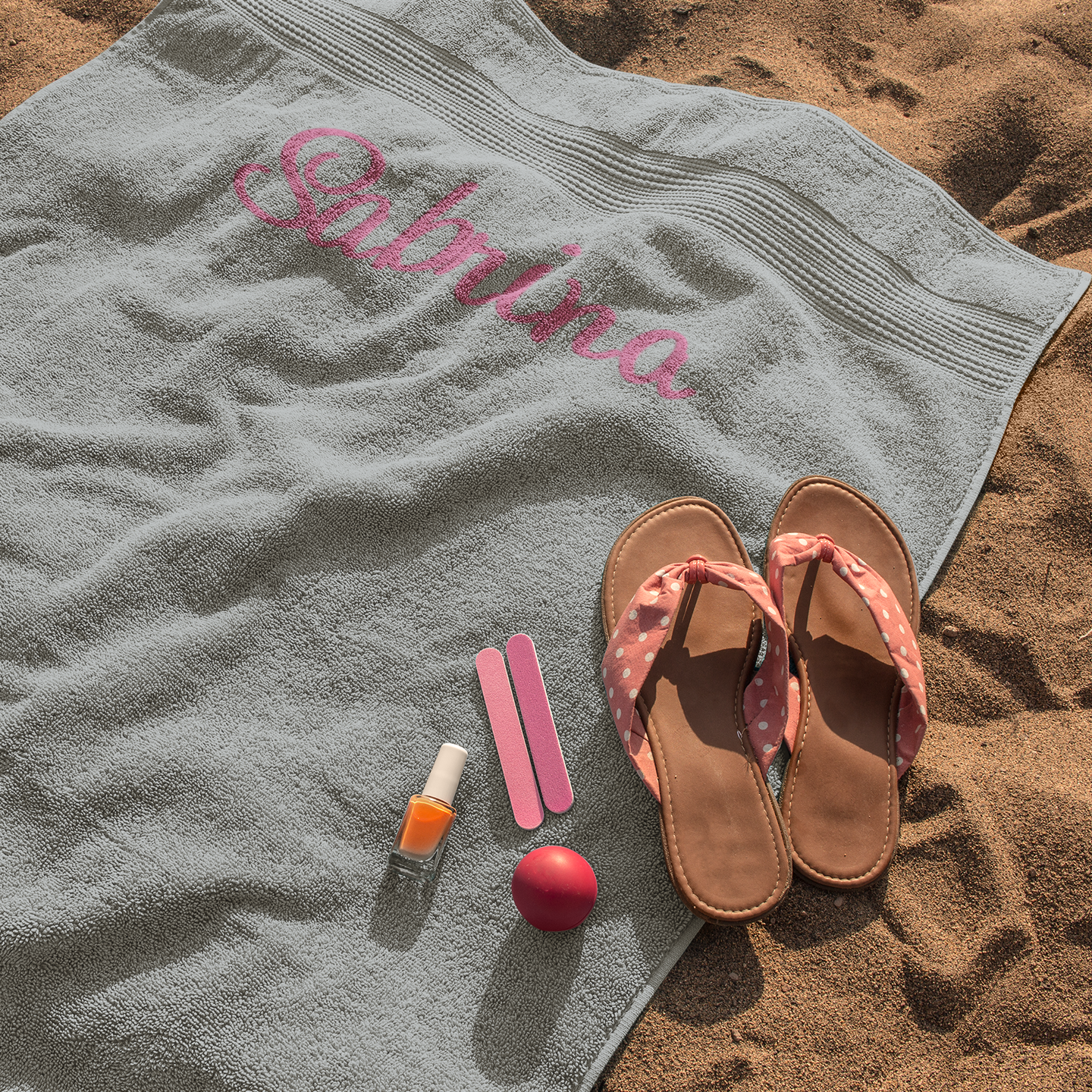 Personalisierte Cat Mom Handtuch Stickerei mit Name und floralem Schriftzug, Badetuch 70×140 cm.